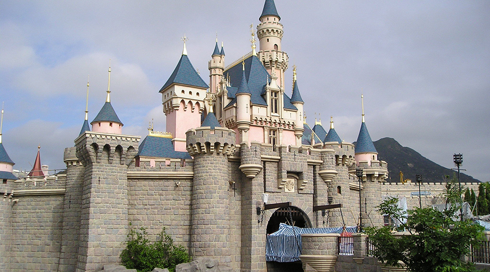 https://d3r8gwkgo0io6y.cloudfront.net/upload/Disney land02.jpg